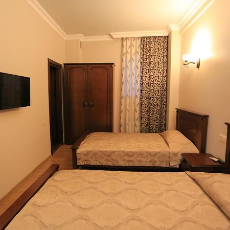 באטומי Eiffel Hotel מראה חיצוני תמונה