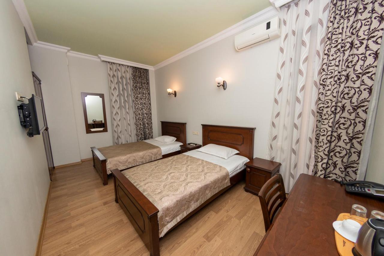 באטומי Eiffel Hotel מראה חיצוני תמונה