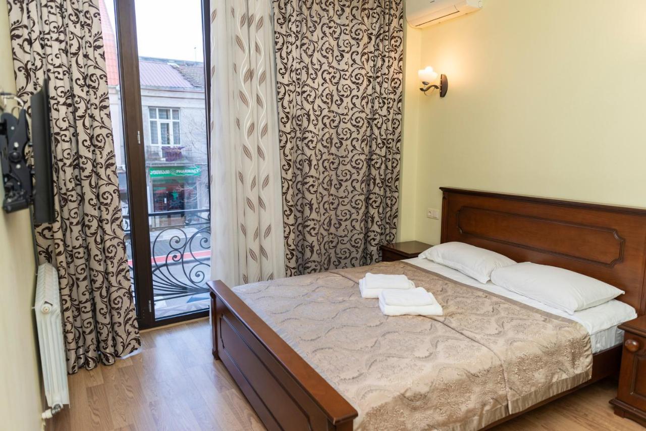 באטומי Eiffel Hotel מראה חיצוני תמונה