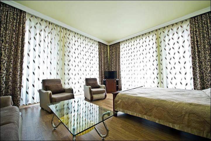 באטומי Eiffel Hotel מראה חיצוני תמונה