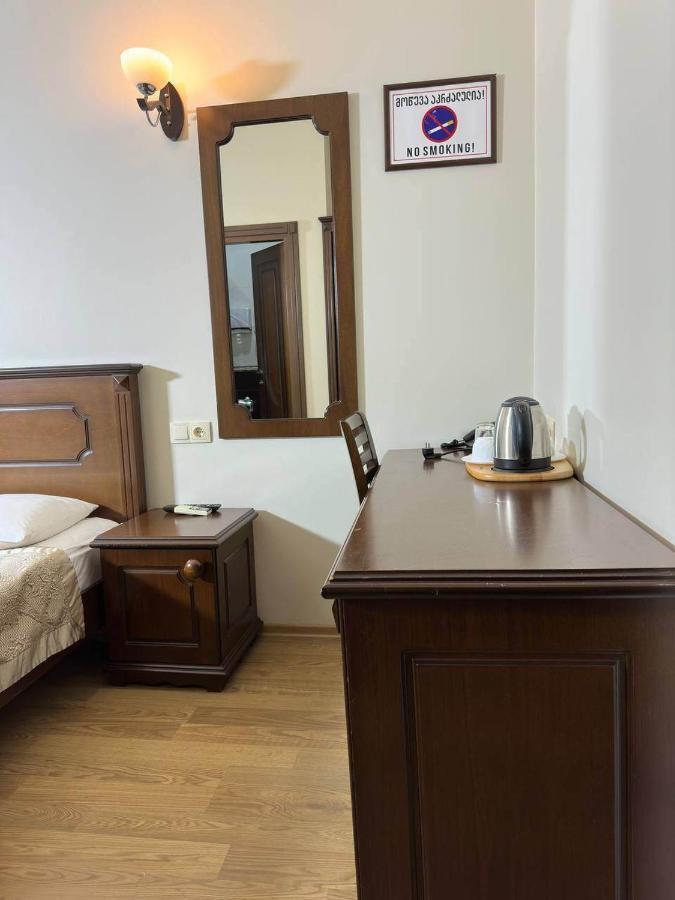 באטומי Eiffel Hotel מראה חיצוני תמונה