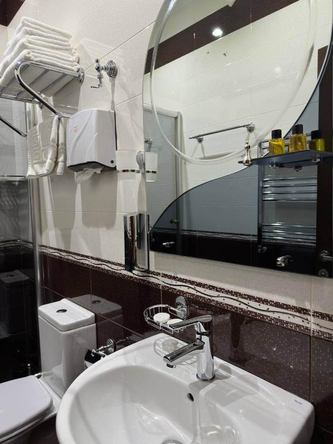 באטומי Eiffel Hotel מראה חיצוני תמונה