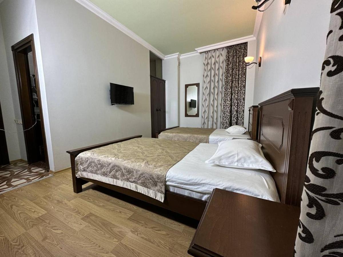 באטומי Eiffel Hotel מראה חיצוני תמונה