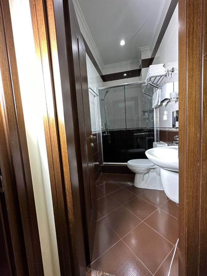 באטומי Eiffel Hotel מראה חיצוני תמונה