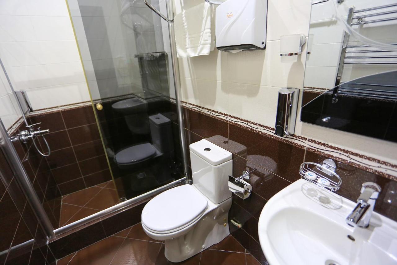 באטומי Eiffel Hotel מראה חיצוני תמונה