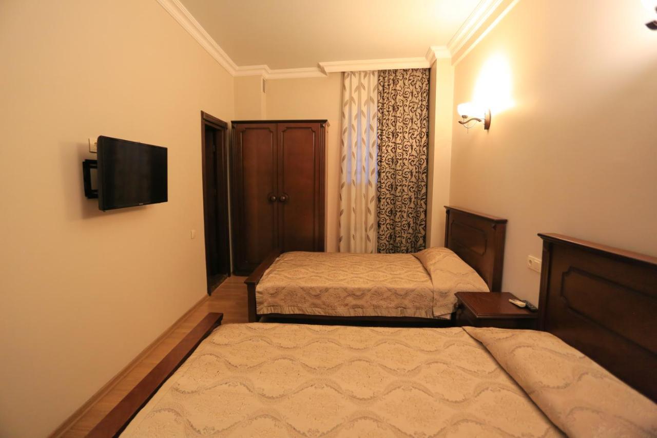 באטומי Eiffel Hotel מראה חיצוני תמונה