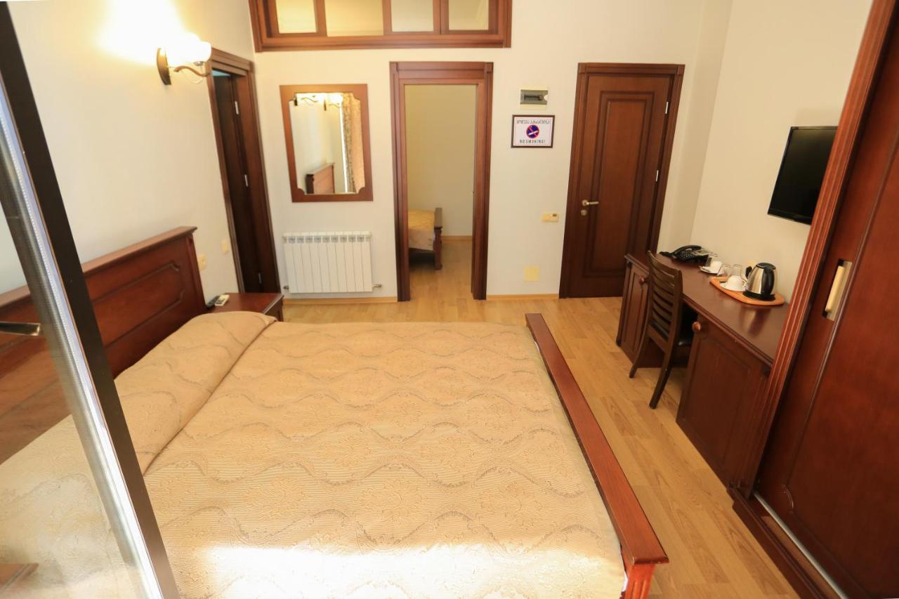 באטומי Eiffel Hotel מראה חיצוני תמונה
