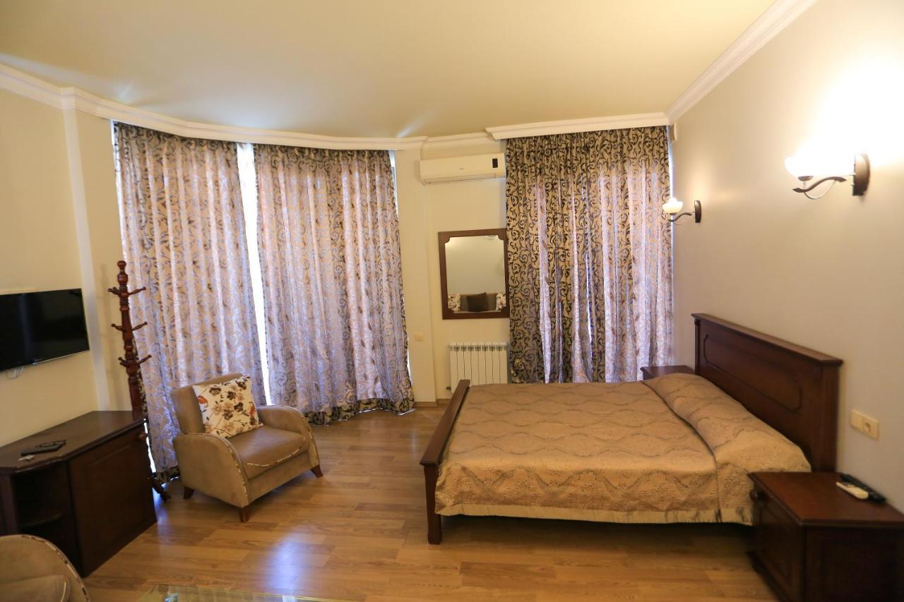 באטומי Eiffel Hotel מראה חיצוני תמונה