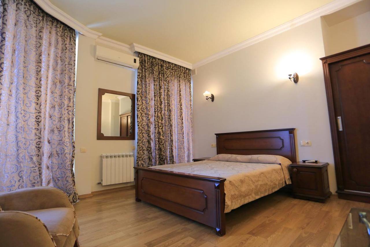 באטומי Eiffel Hotel מראה חיצוני תמונה