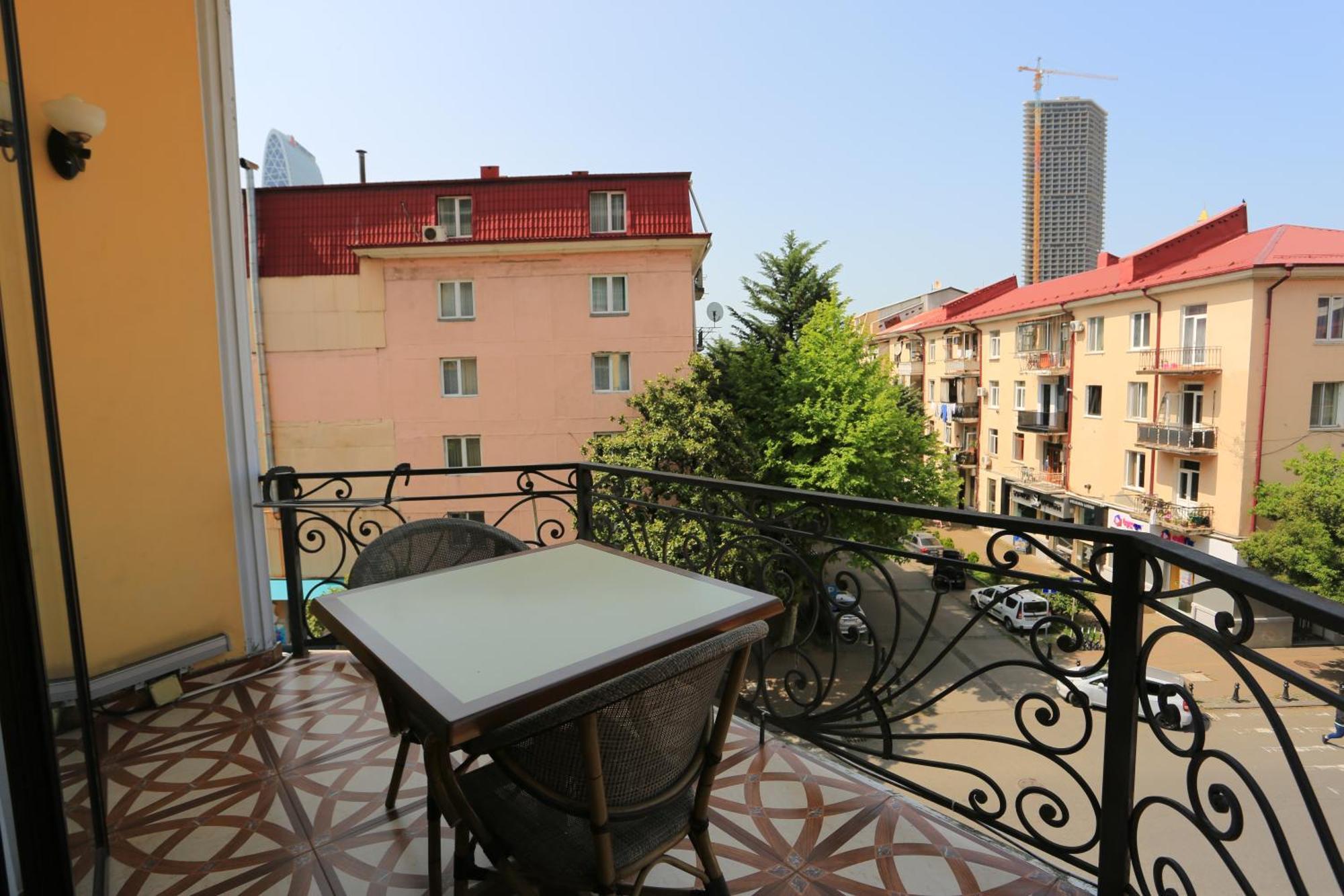 באטומי Eiffel Hotel מראה חיצוני תמונה